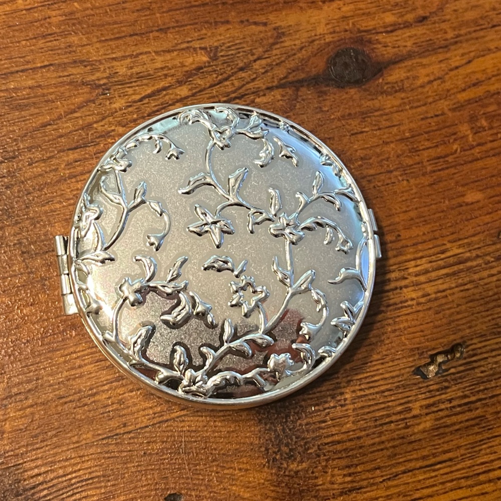 Silver Finish Frame Locket 2.5 x 2.5 inch NWOT